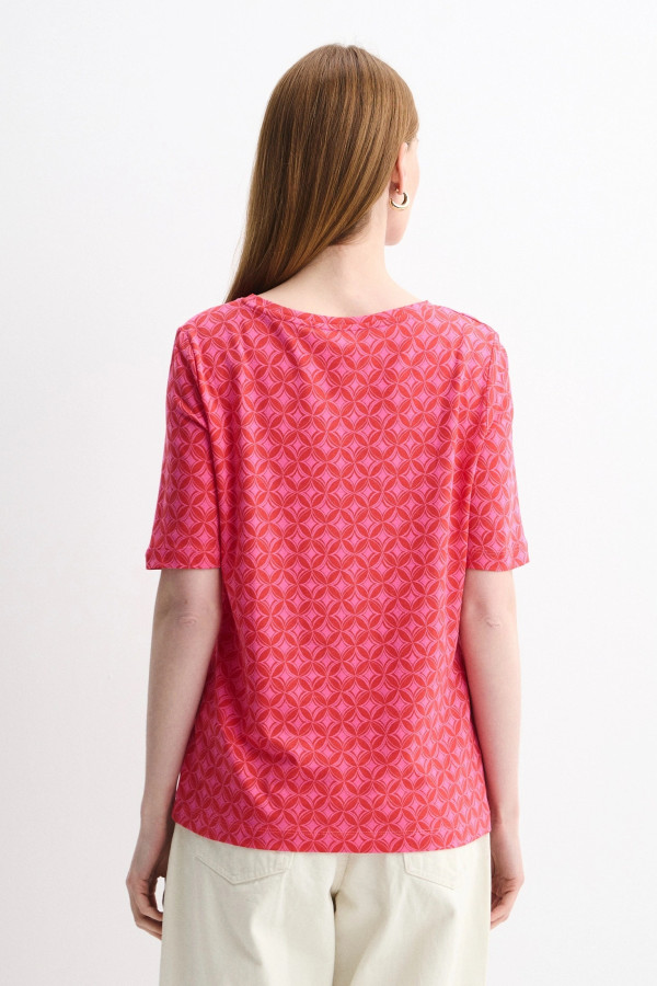 Футболка с геометричным принтом