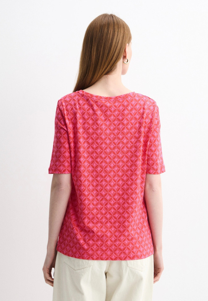 Футболка с геометричным принтом