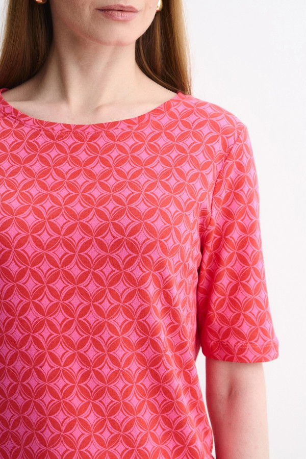 Футболка с геометричным принтом