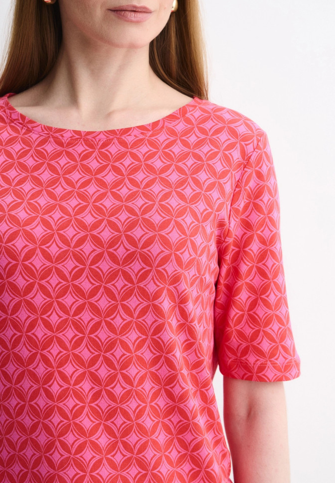 Футболка с геометричным принтом