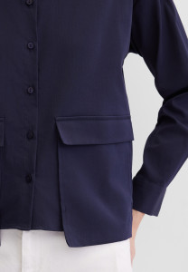 Рубашка с накладными карманами