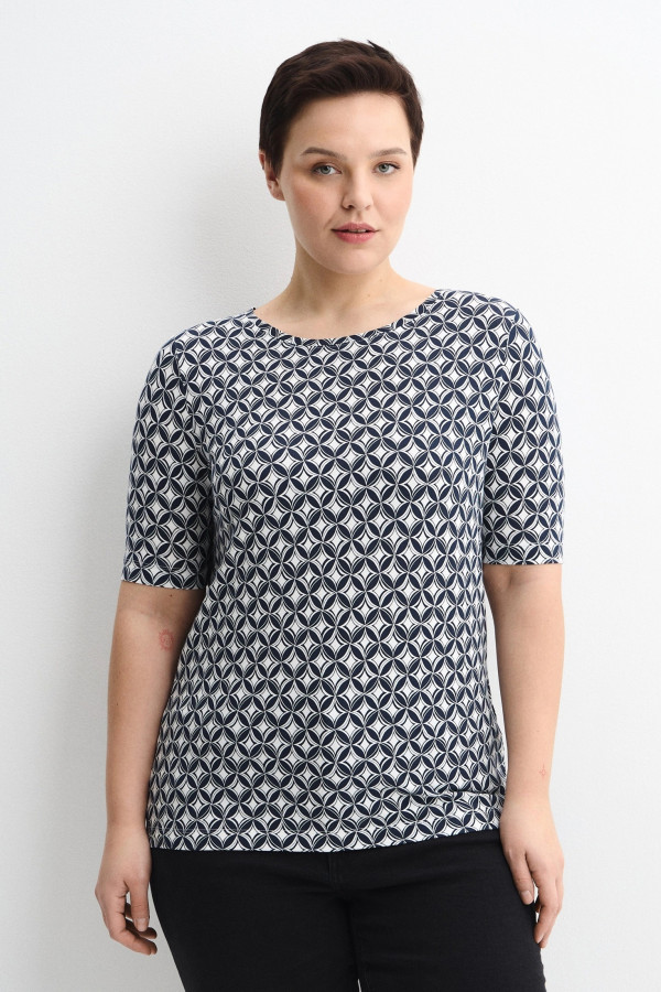 Футболка с геометричным принтом
