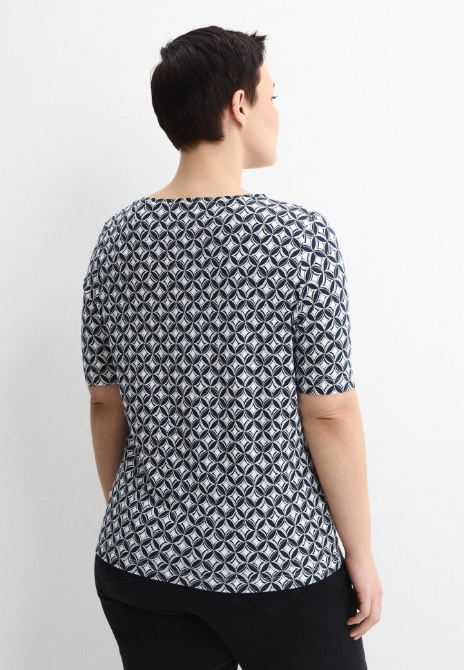 Футболка с геометричным принтом