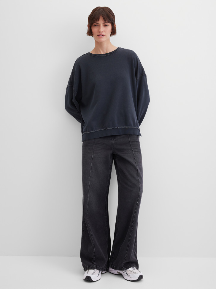 Свитшот с нашивками на спине