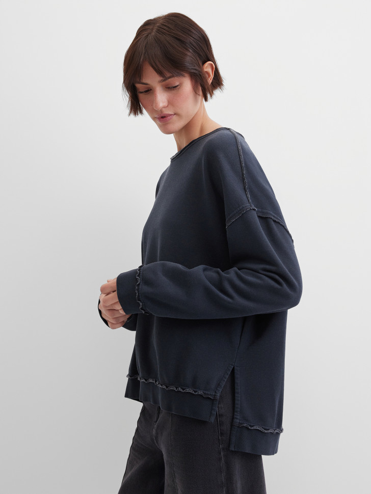 Свитшот с нашивками на спине