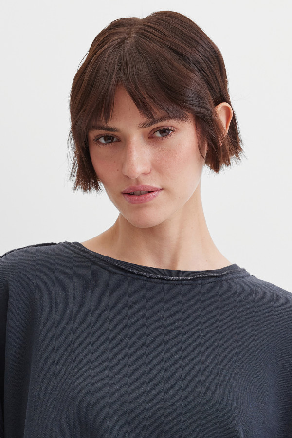 Свитшот с нашивками на спине