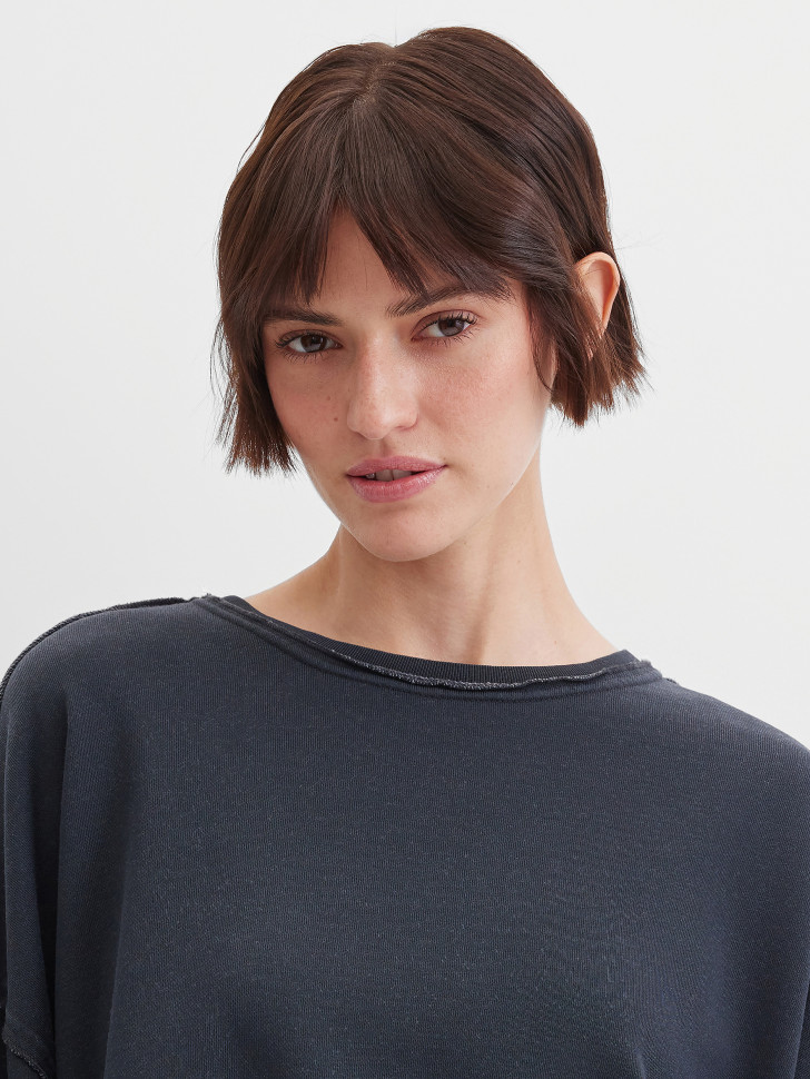 Свитшот с нашивками на спине