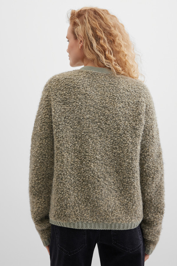 Кардиган на пуговицах