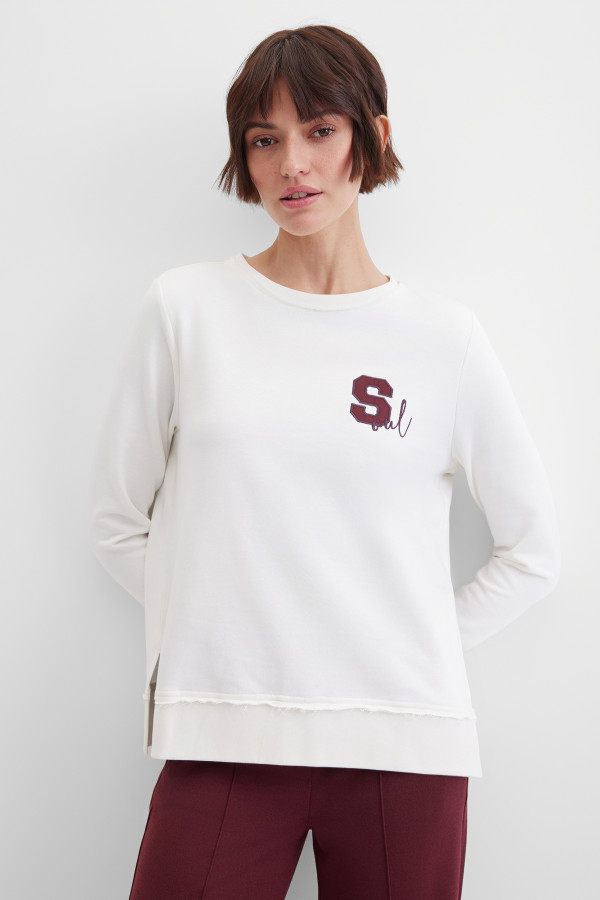 Свитшот с аппликацией на спине