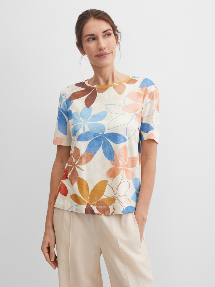 Футболка с цветочным принтом