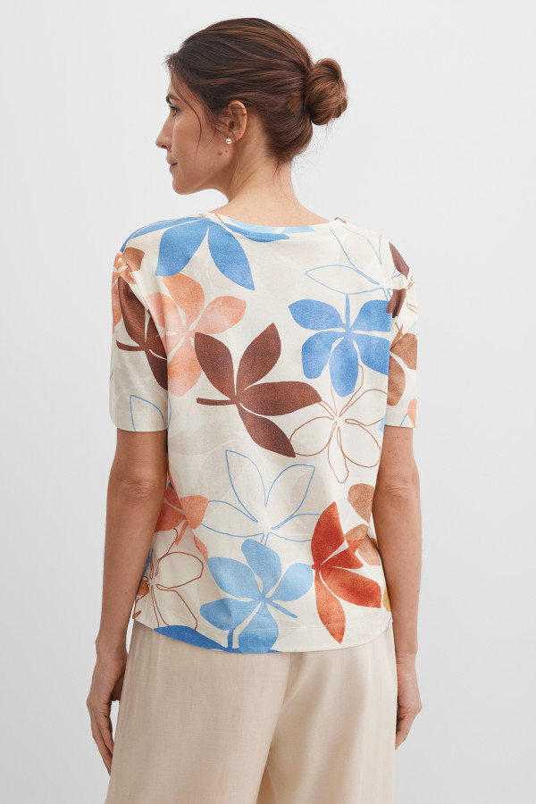 Футболка с цветочным принтом