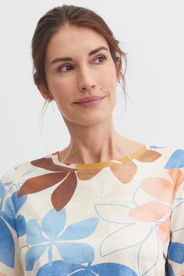 Футболка с цветочным принтом