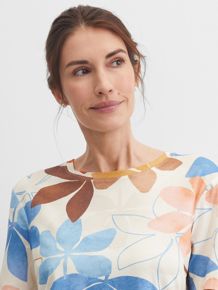 Футболка с цветочным принтом