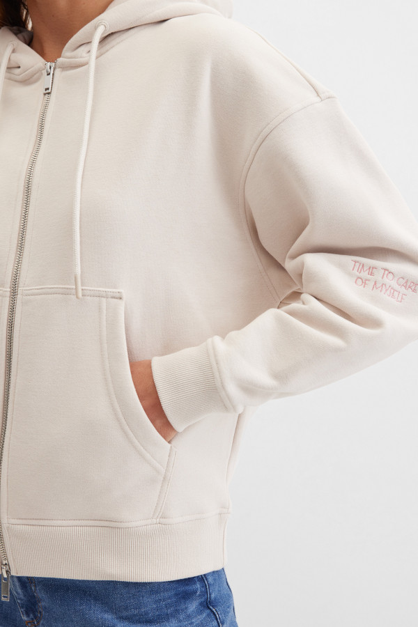 Толстовка с капюшоном