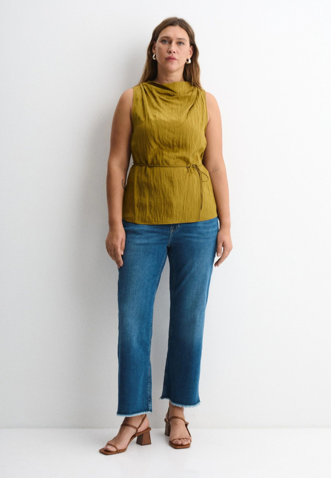 Джинсы укороченные с вышивкой