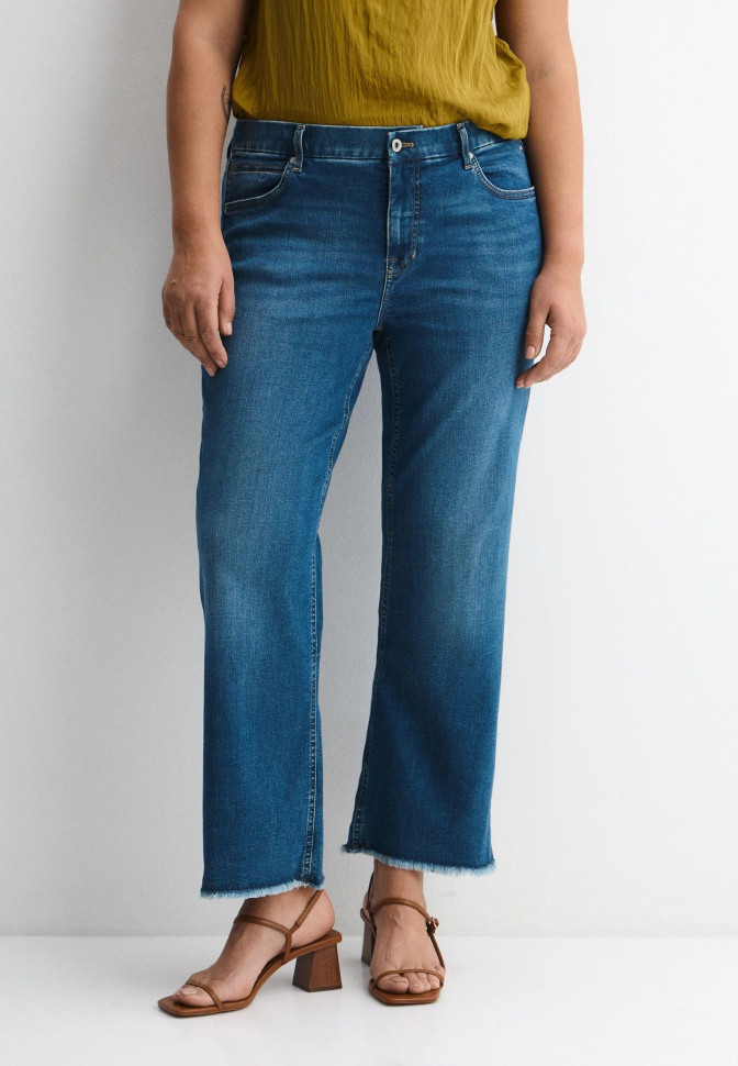 Джинсы укороченные с вышивкой