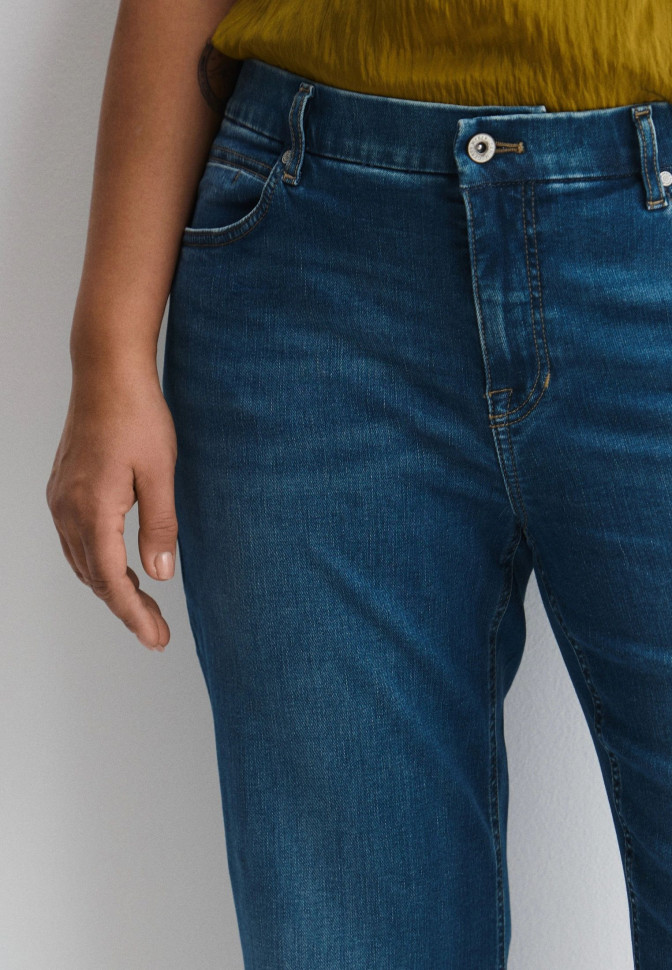 Джинсы укороченные с вышивкой