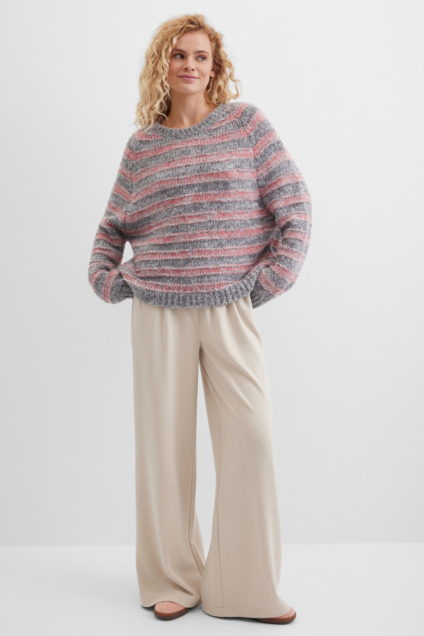 Пуловер в полоску