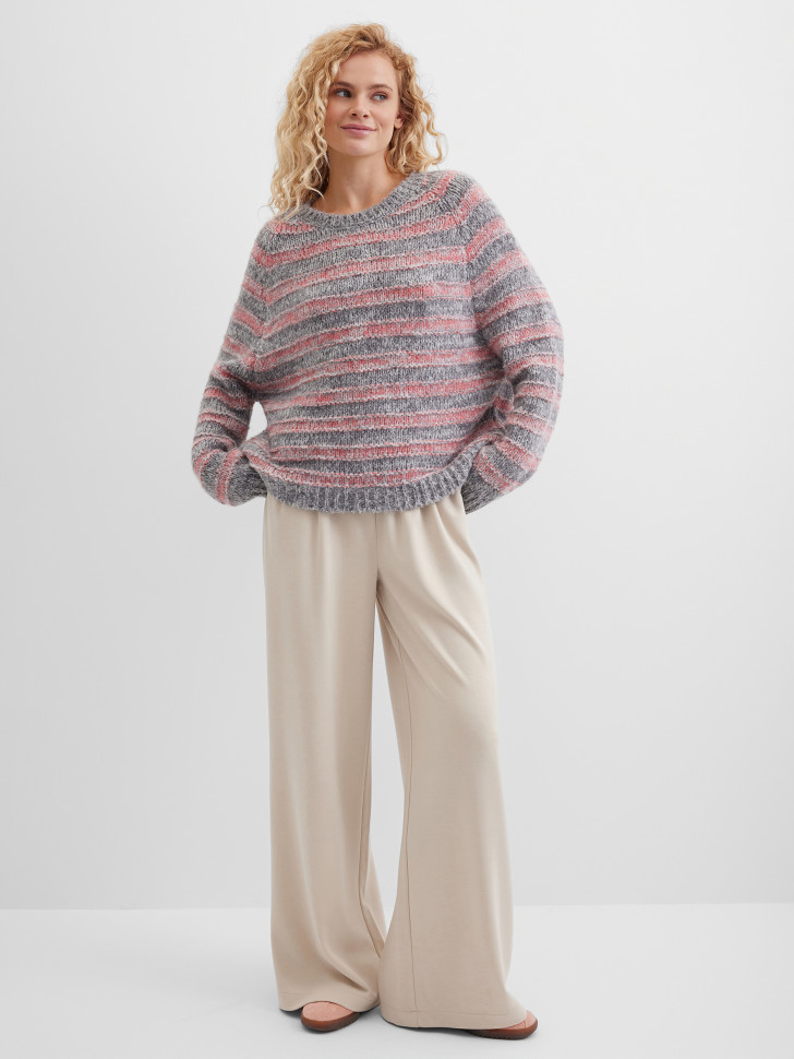 Пуловер в полоску