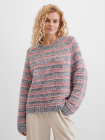 Пуловер в полоску