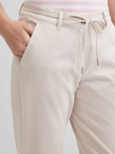 Брюки чинос