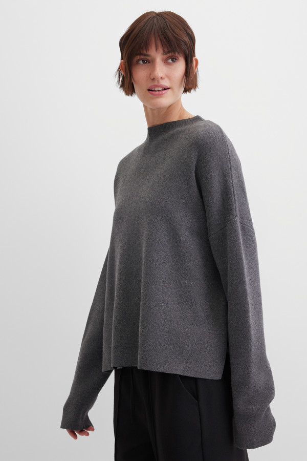 Джемпер со спущенным рукавом