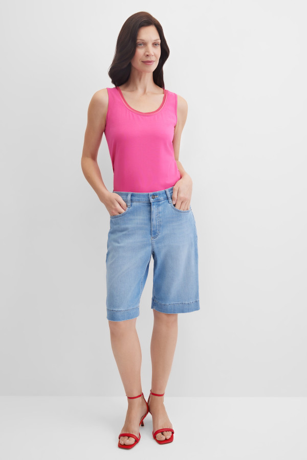 Шорты-бермуды с эффектом потертости