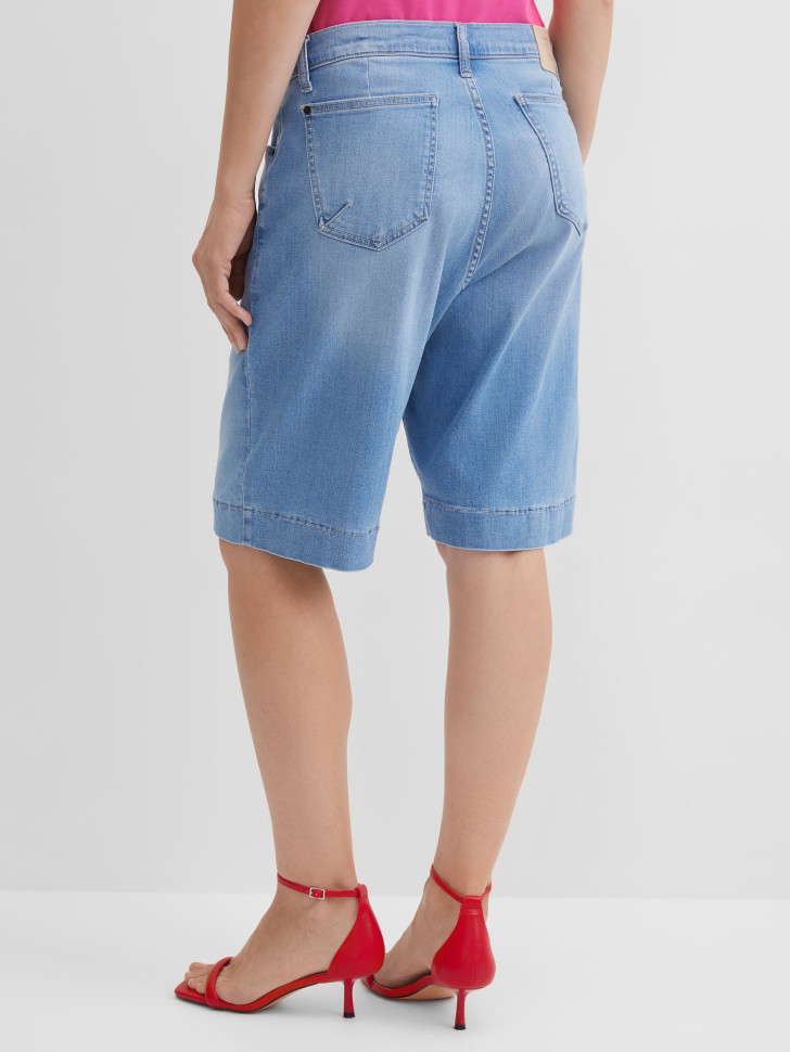 Шорты-бермуды с эффектом потертости