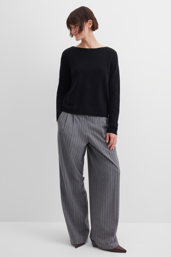 Джемпер с вырезом лодочкой