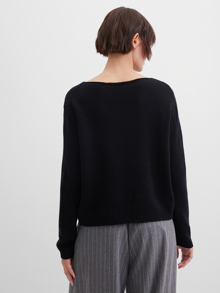 Джемпер с вырезом лодочкой