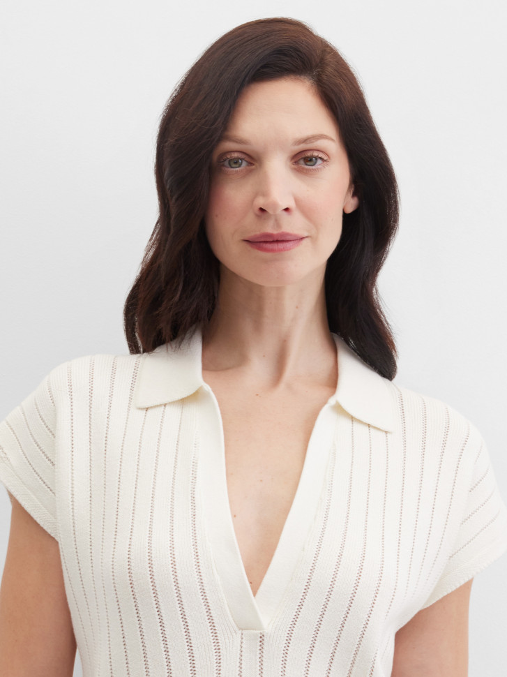 Джемпер с V-вырезом с коротким рукавом