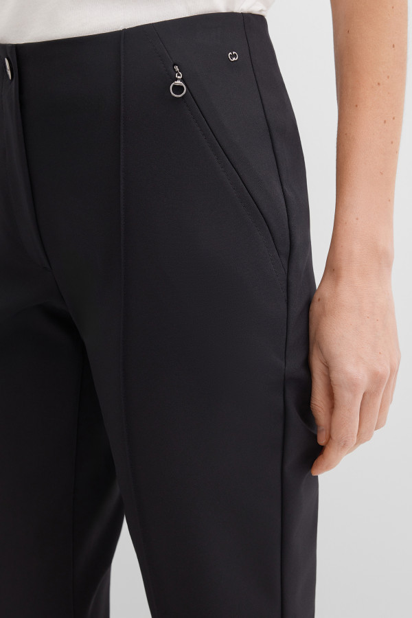 Брюки из эластичного материала