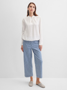 Блузка с воротником-стойкой