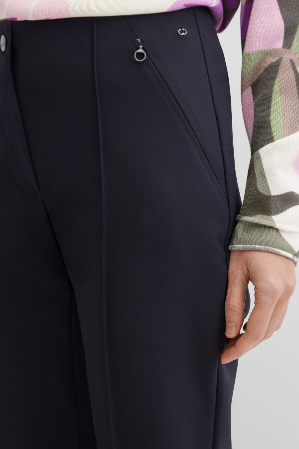 Брюки из эластичного материала