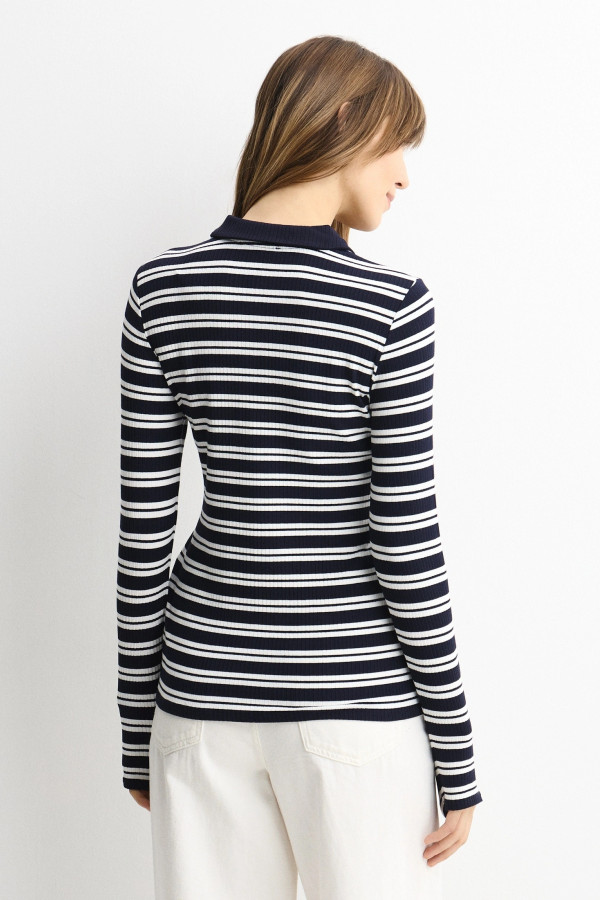 Лонгслив с воротником поло