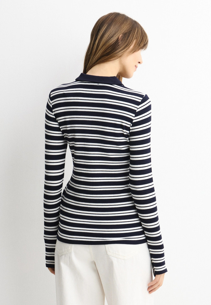 Лонгслив с воротником поло