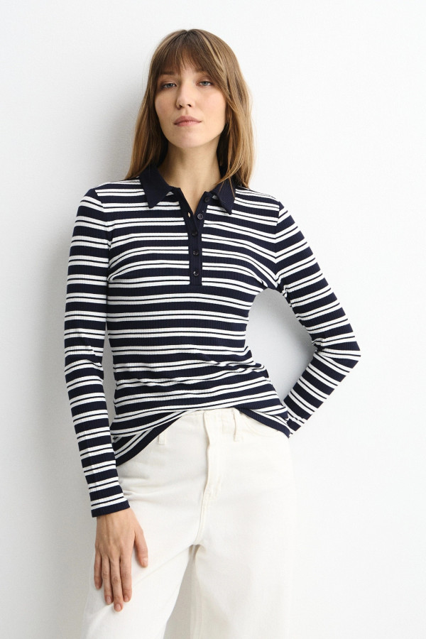 Лонгслив с воротником поло