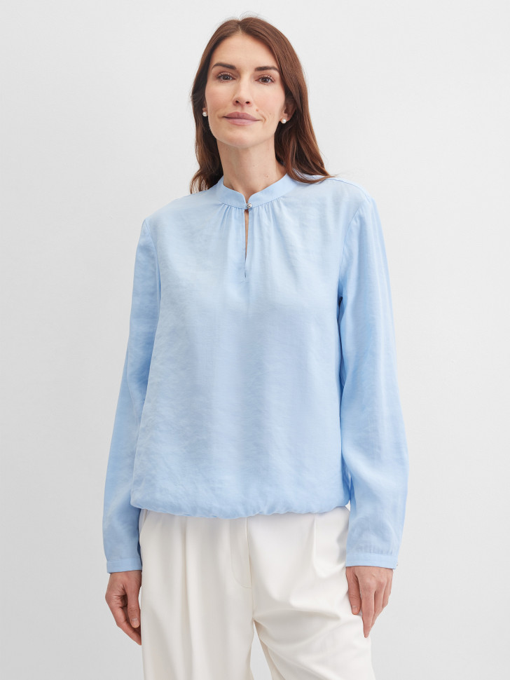 Блузка с воротником стойкой