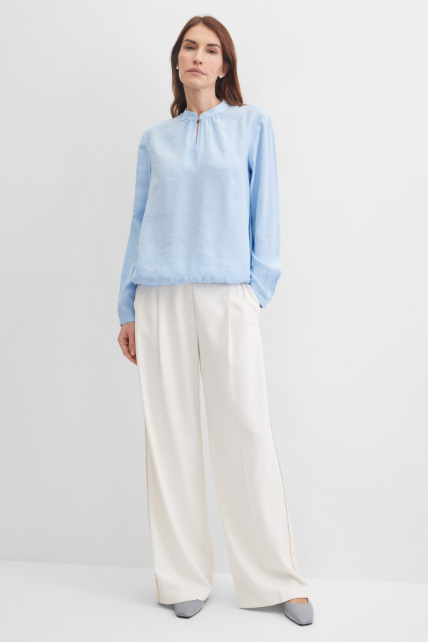 Блузка с воротником стойкой