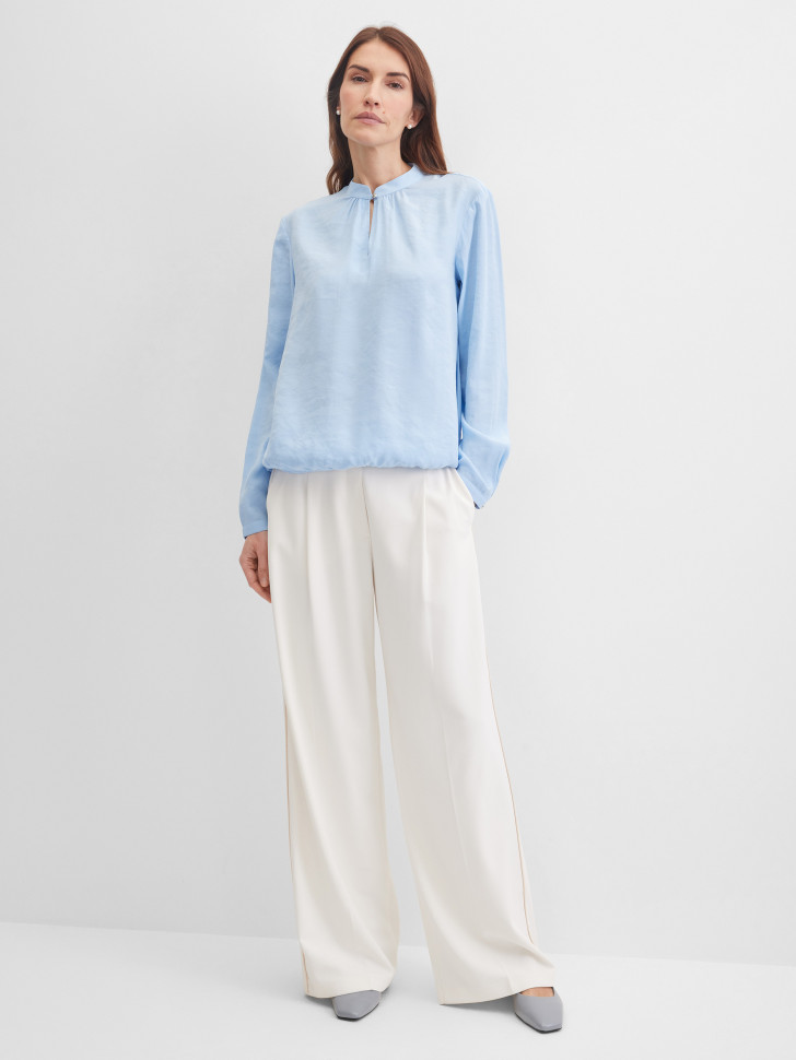 Блузка с воротником стойкой