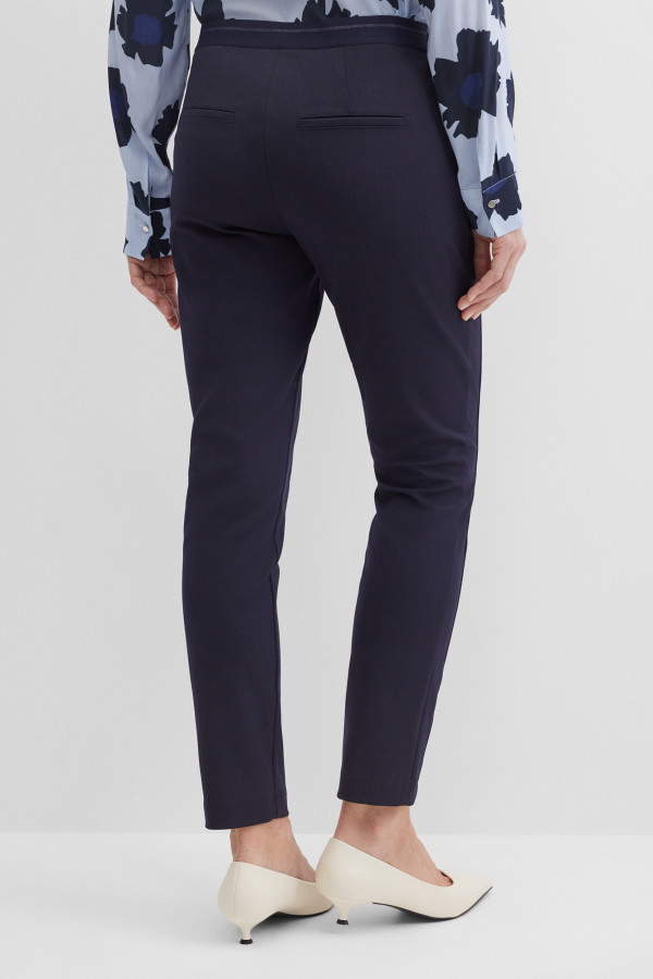 Брюки зауженные укороченные на резинке