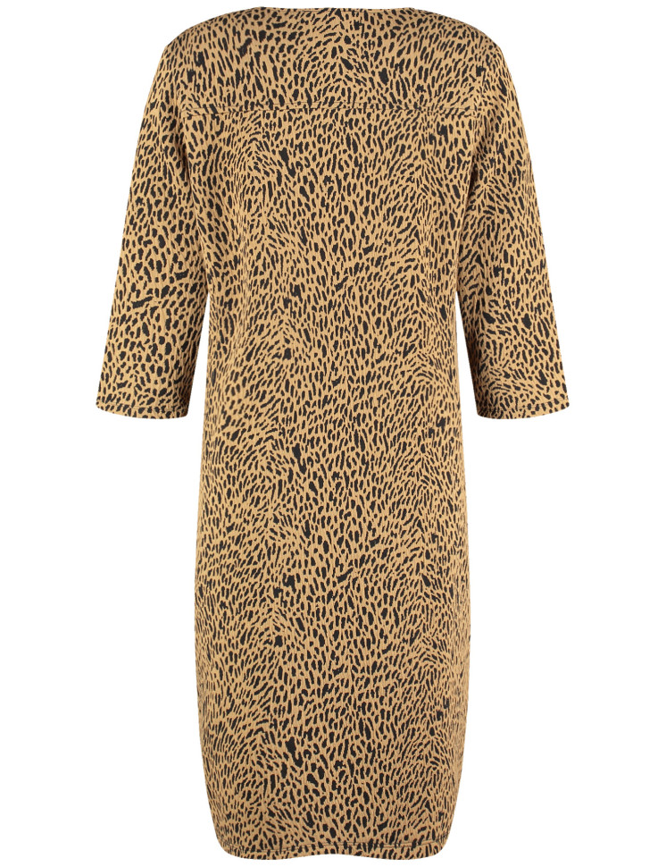 Платье прямого силуэта