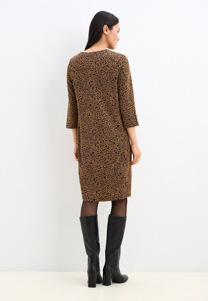 Платье прямого силуэта