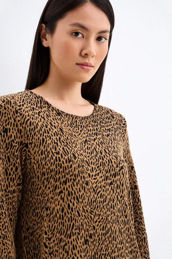 Платье прямого силуэта