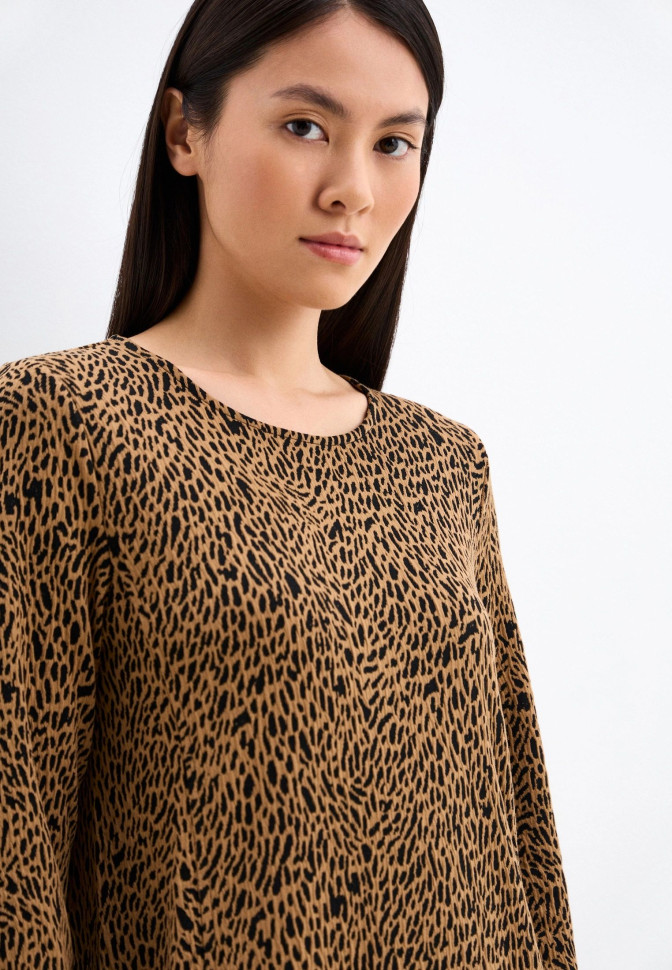 Платье прямого силуэта