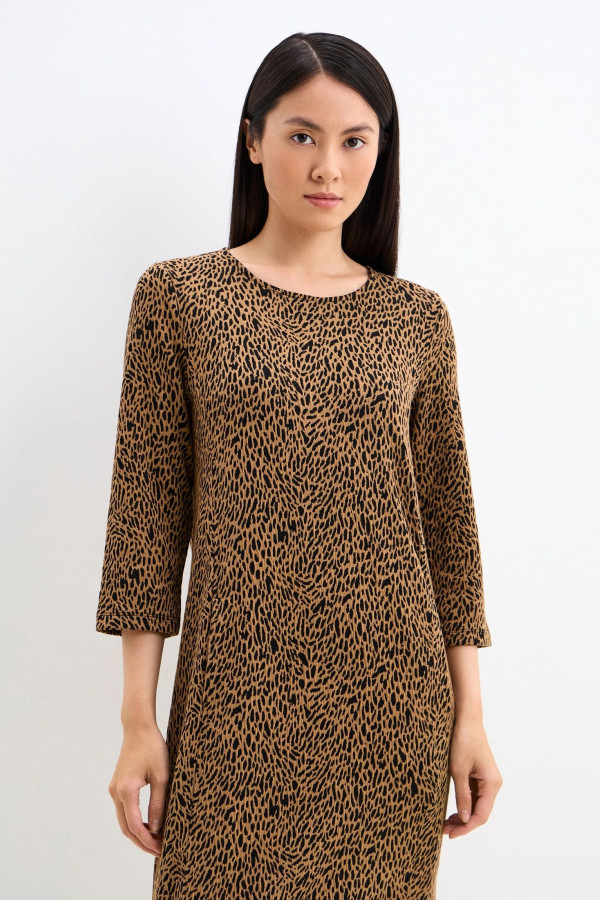 Платье прямого силуэта