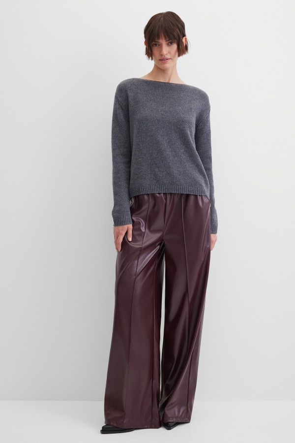 Джемпер с вырезом лодочкой