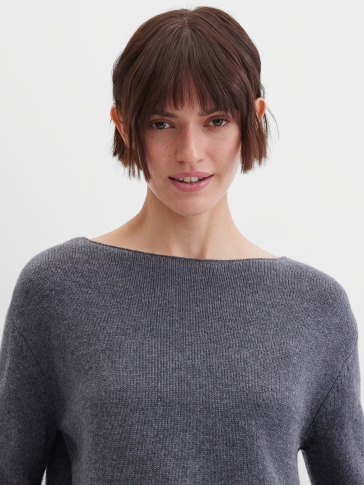 Джемпер с вырезом лодочкой