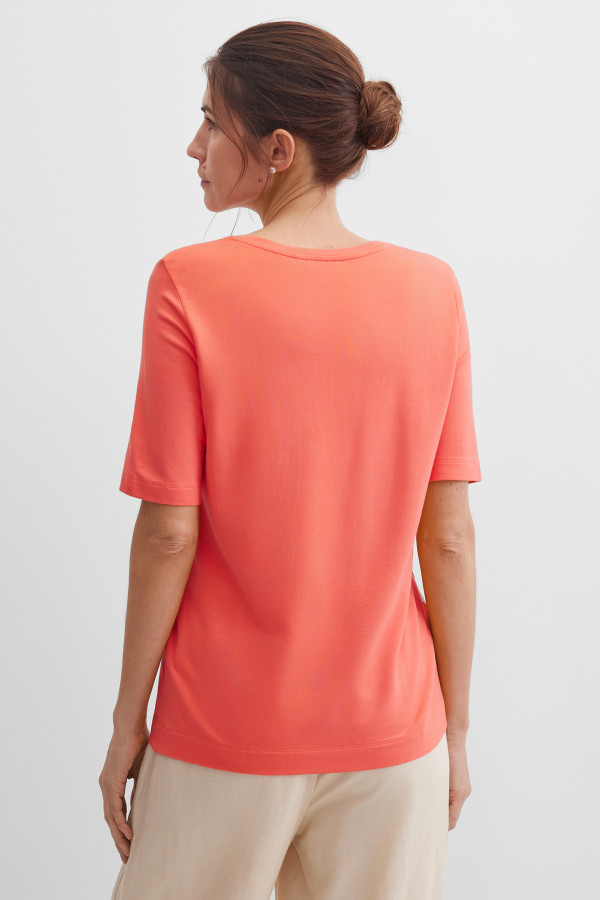 Футболка с декором