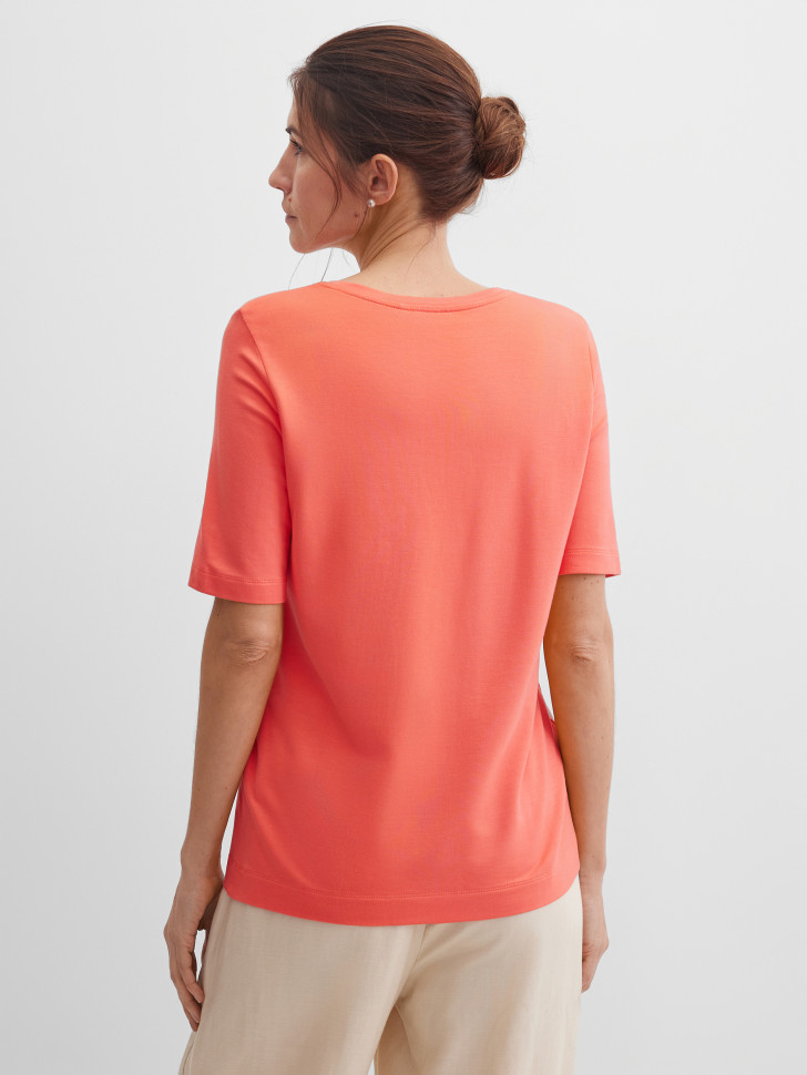 Футболка с декором